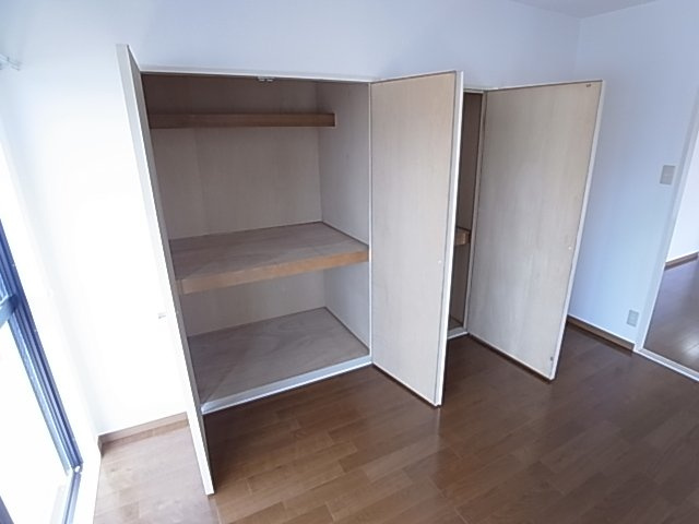 神戸市須磨区南町１丁目の賃貸マンションの収納