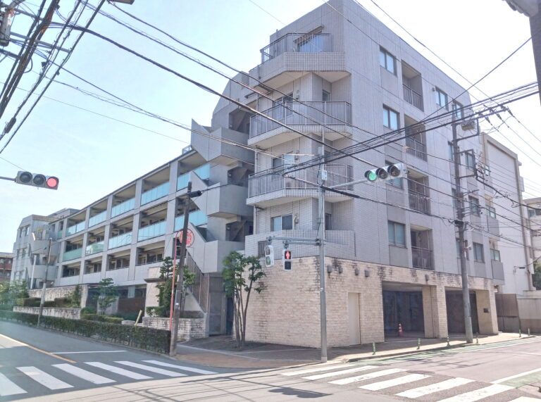 三鷹市下連雀９丁目の中古マンションの外観