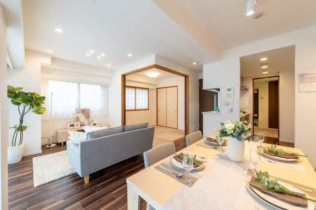 三鷹市下連雀９丁目の中古マンションの居間・リビング