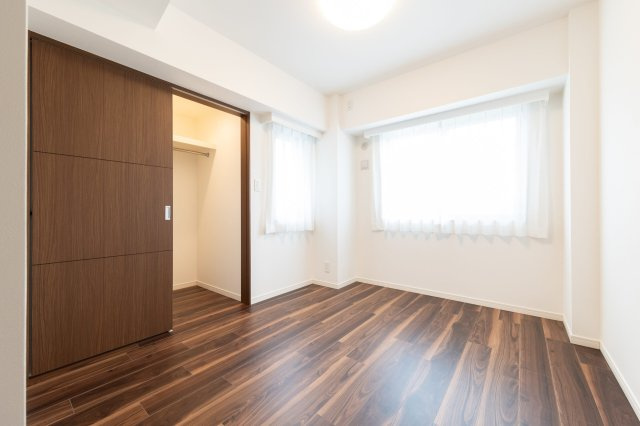 三鷹市下連雀９丁目の中古マンションの洋室