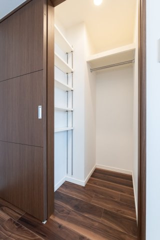 三鷹市下連雀９丁目の中古マンションの収納