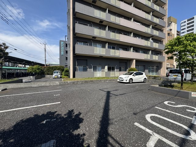 パインエクセレントの駐車場