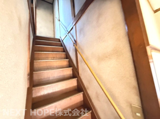 【内装】 | 尼崎市東難波町3丁目中古戸建 | 23階への階段です♪手すり付きです！！