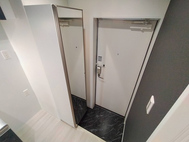 神戸市須磨区妙法寺字道正川のアパートの玄関|シューズボックス付き