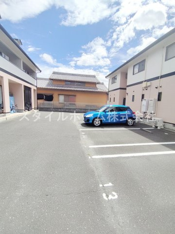 オリオン浅野の駐車場