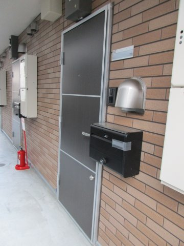コモド日吉本町の玄関