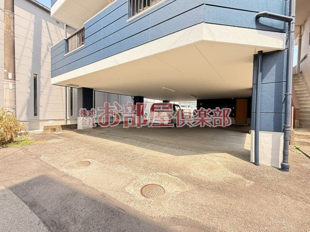 ウガワビルの駐車場|駐車場完備です