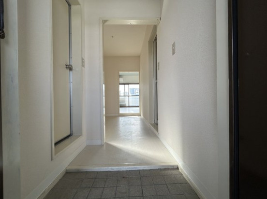 ウガワビルの内装