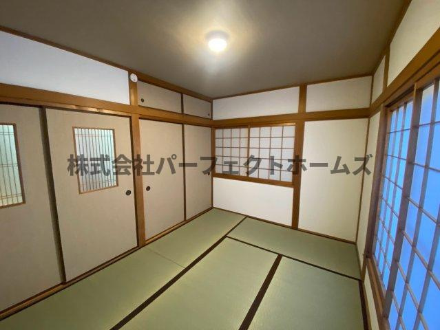 高倉1丁目戸建　賃貸の和室|明るい和室です