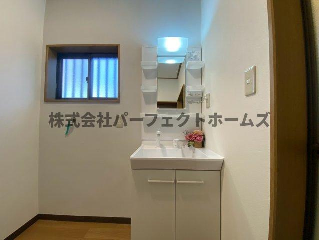 高倉1丁目戸建　賃貸の独立洗面台|朝の支度にも助かる、独立の洗髪洗面化粧台