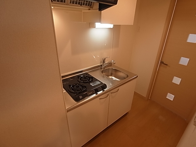 神戸市兵庫区永沢町２丁目の賃貸マンションのキッチン|システムキッチン（ガス２口）