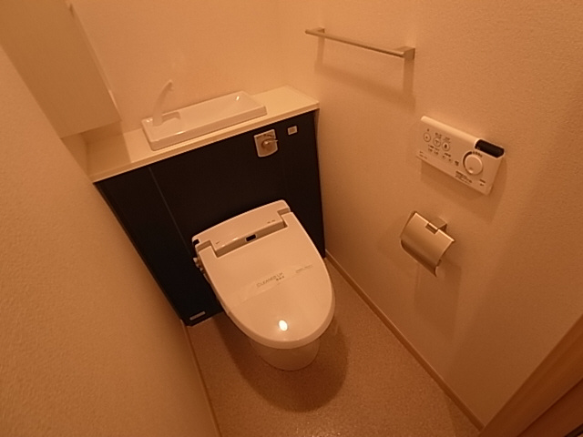 神戸市兵庫区永沢町２丁目の賃貸マンションのトイレ|ウォッシュレット付トイレ