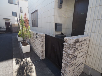 【エントランス】 | 駅近でありながら落ち着いた住環境です