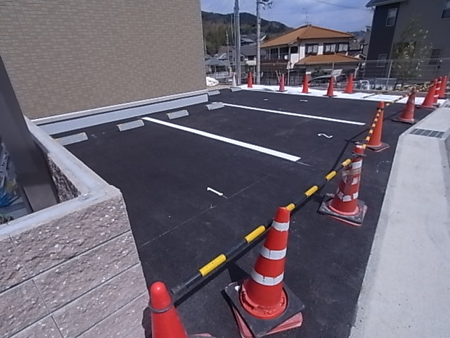 神戸市北区谷上東町のアパートの駐車場