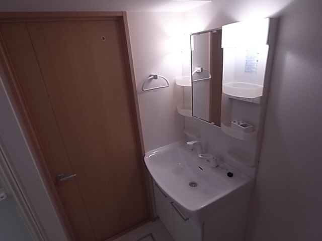 神戸市北区谷上東町のアパートの洗面所