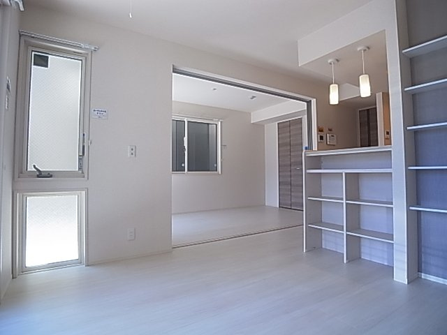 神戸市兵庫区兵庫町２丁目のアパートの居間・リビング