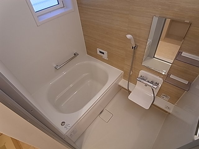 神戸市兵庫区兵庫町２丁目のアパートの浴室