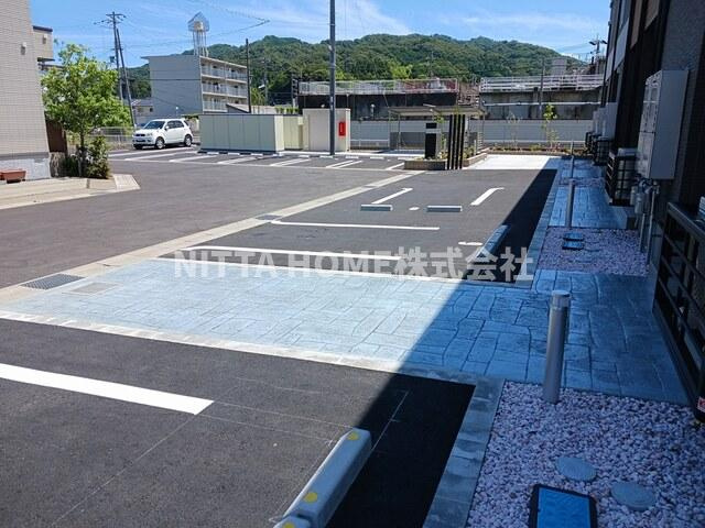 プレミール鶴賀の駐車場|敷地内駐車場になります◇