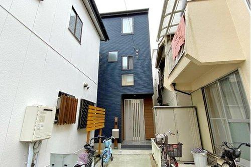 新座市東１丁目の中古一戸建の外観|スタイリッシュなデザインの外観です。