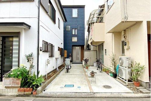 新座市東１丁目の中古一戸建の外観|奥まった立地につき歩行者からの目線が気になりません。