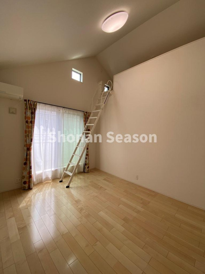 【収納】 | メイン居室は勾配天井で開放的◎アウトドア用品なども片付くロフト有。