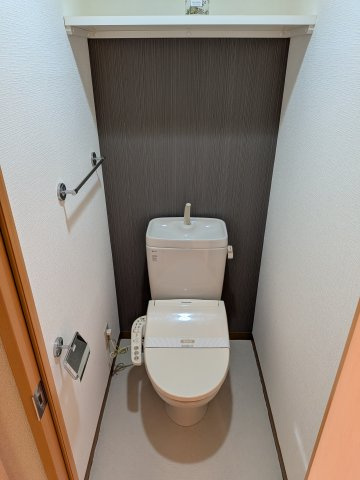 【トイレ】 | ＫＭ・スプリングス | キレイな個室空間です
