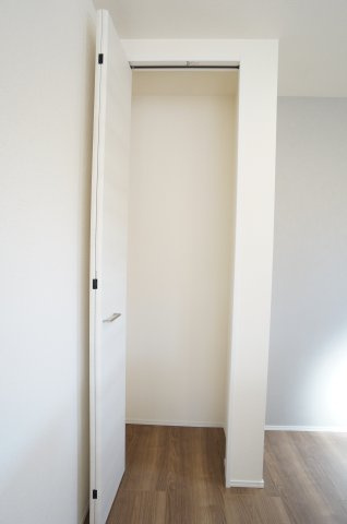 リーブルガーデン常滑市西之口2丁目　　1号棟の収納|キッチンにパントリースペースがあり、オプションで可動棚も取付可能です。