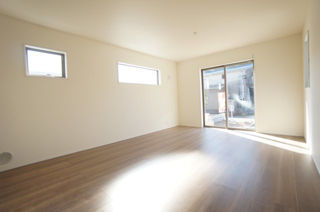 リーブルガーデン常滑市西之口2丁目　　1号棟の居間・リビング|南側15.75帖リビング☆日当たり良好