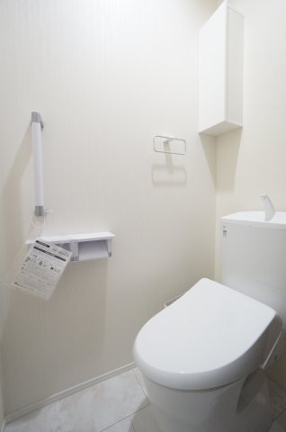 リーブルガーデン常滑市西之口2丁目　　1号棟のトイレ|1階2階にトイレがあり、家族の朝の身支度時間もスムーズに！温水洗浄便座で冬は暖かく快適です！！