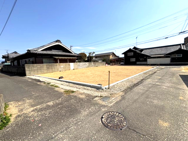 西垣生町売土地の前面道路含む現地写真|前面道路含む現地写真です