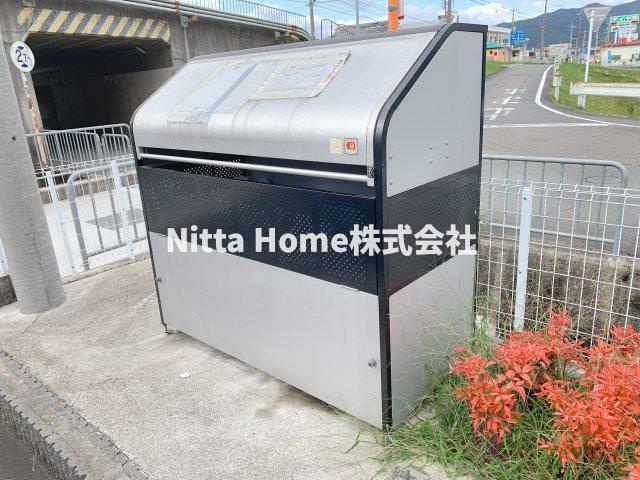 福知山市字堀の賃貸マンションのロビー|ごみ捨て場も完備◆