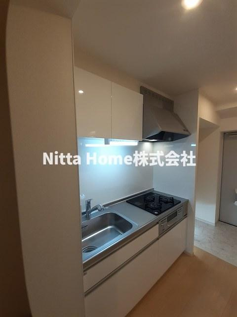 福知山市字堀の賃貸マンションのキッチン|嬉しい3口ガスコンロ付システムキッチン◎