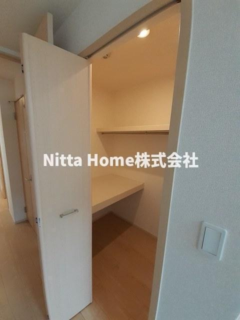 福知山市字堀の賃貸マンションの収納|たっぷり収納できるクローゼットも魅力的☆