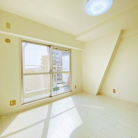 サンエクセル江井ヶ島の居間・リビング|通風良好なリビング