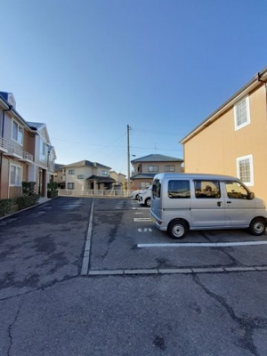 【駐車場】 | サントル吉藤Ａ | 駐車場に車を止められます