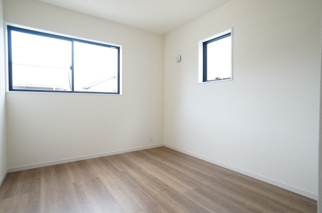 【ご成約済】リーブルガーデン常滑市西之口2丁目　　7号棟の洋室|5.4帖の洋室はクローゼット付です。