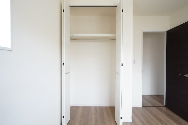 【ご成約済】リーブルガーデン常滑市西之口2丁目　　7号棟の収納|洋室のクローゼット収納