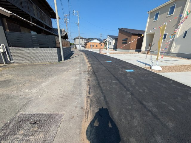 【ご成約済】リーブルガーデン常滑市西之口2丁目　　7号棟の前面道路含む現地写真|●○前面道路○●
