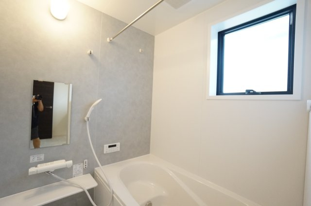 【ご成約済】リーブルガーデン常滑市西之口2丁目　　7号棟の浴室|雨の日のお洗濯に大活躍な浴室乾燥機付！広々浴室1坪タイプで一日の疲れを癒すくつろぎのバスタイム♪