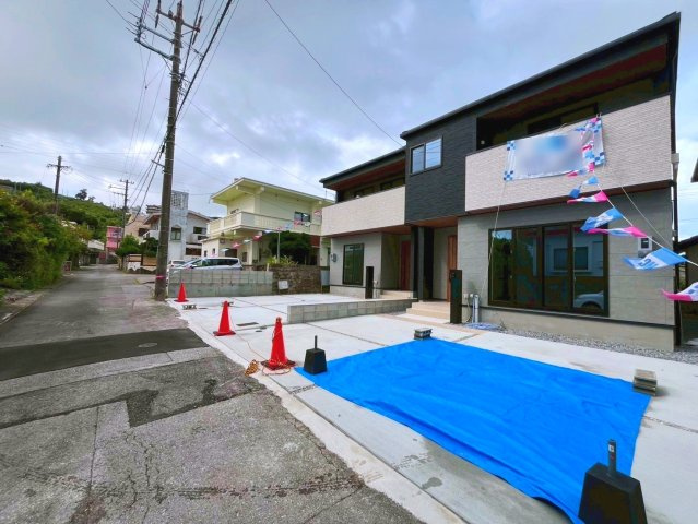 沖縄市古謝1丁目　全2棟　2号棟の外観|前道を含む現地写真