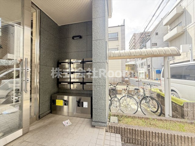 【ロビー】 | アンブランシェ | 宅配ボックスです毎日通るロビーはこのようになっています