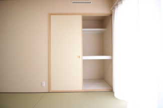 【和室】 | 明健小学校・明健中学校区　パパまるハウス　郡山市富久山町　全１棟 | 和室にも収納がありますので便利です♪