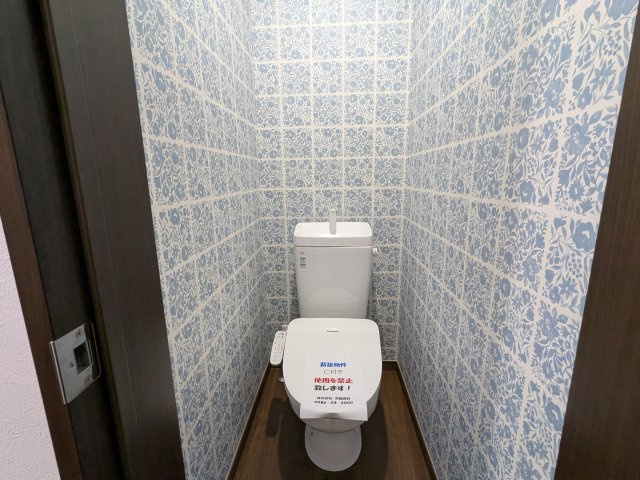 都城市久保原町の新築一戸建のトイレ