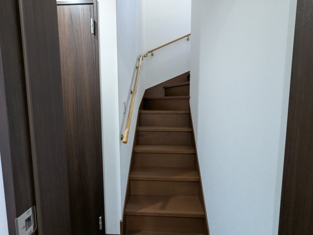 都城市久保原町の中古一戸建のその他|階段