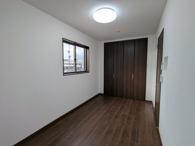 都城市久保原町の中古一戸建の洋室