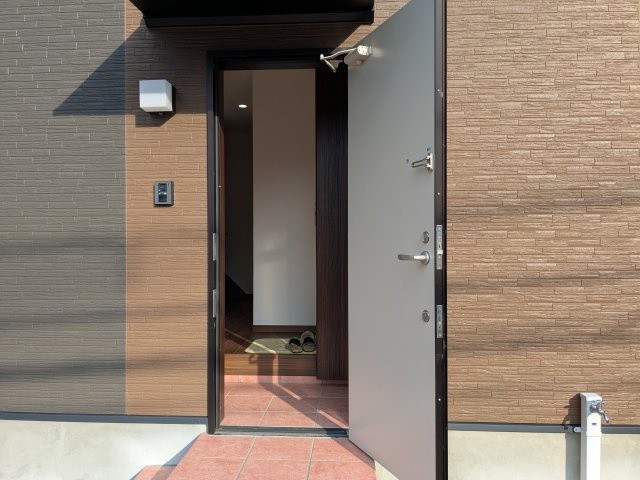 都城市久保原町の中古一戸建の玄関