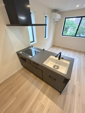 ＬａＴｕｒ広尾のキッチン|★ＩＨ３口グリル付システムキッチン★