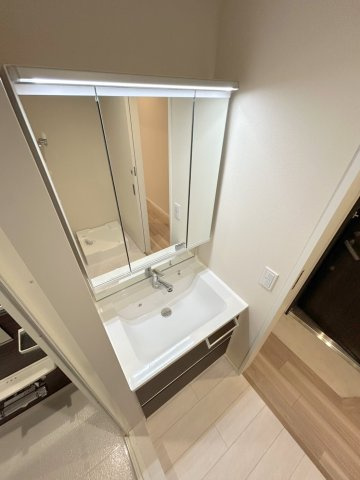 ＬａＴｕｒ広尾の洗面所|★３面鏡洗面化粧台★