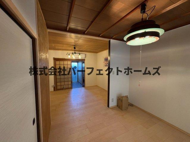 黄金野1丁目テラスハウスの洋室|明るい洋室です