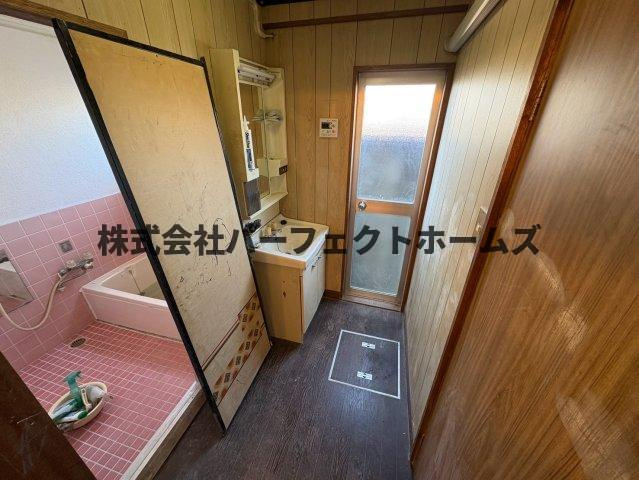 黄金野1丁目テラスハウスの洗面所|忙しい朝には欠かせない洗面所です
